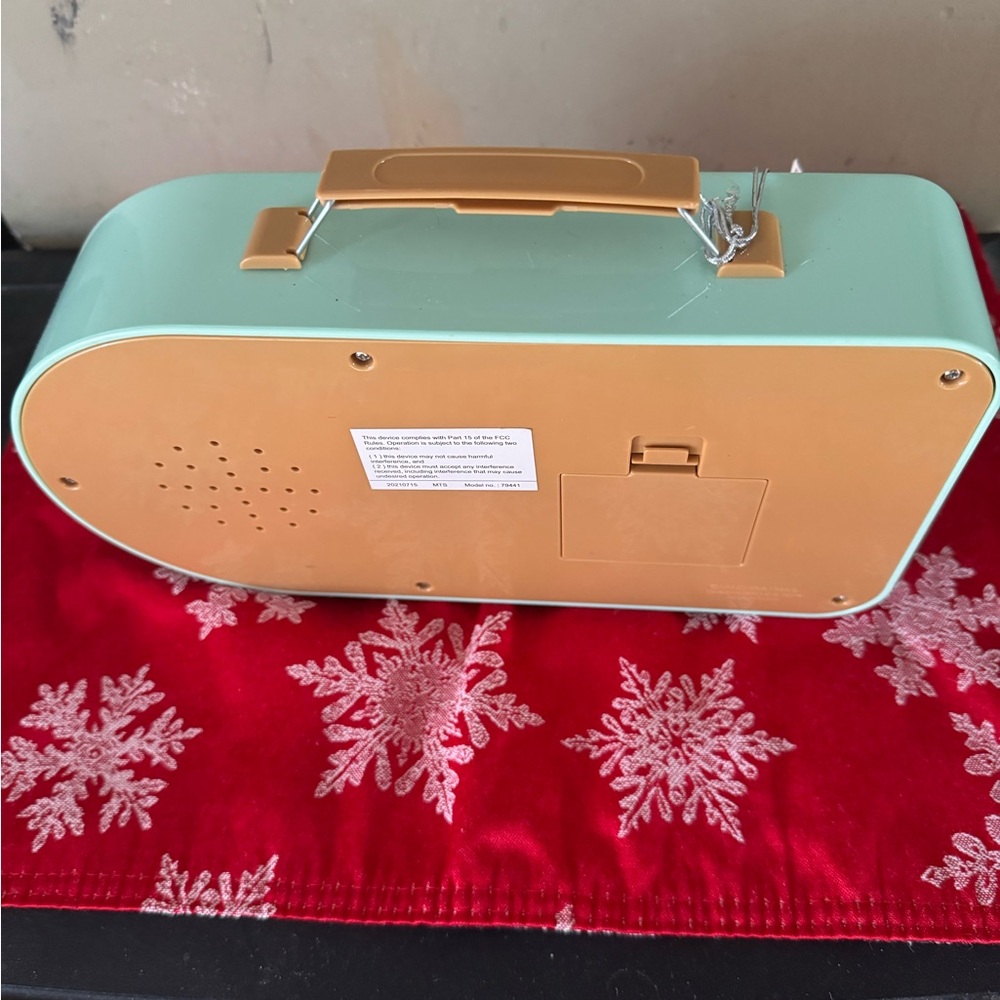 Mr. Christmas Retro Radio - Picture 6 of 6